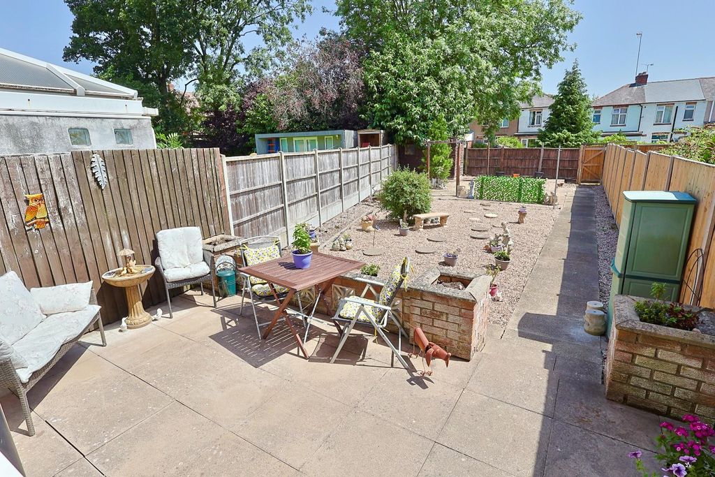 Property photo 2 of 13 Garden