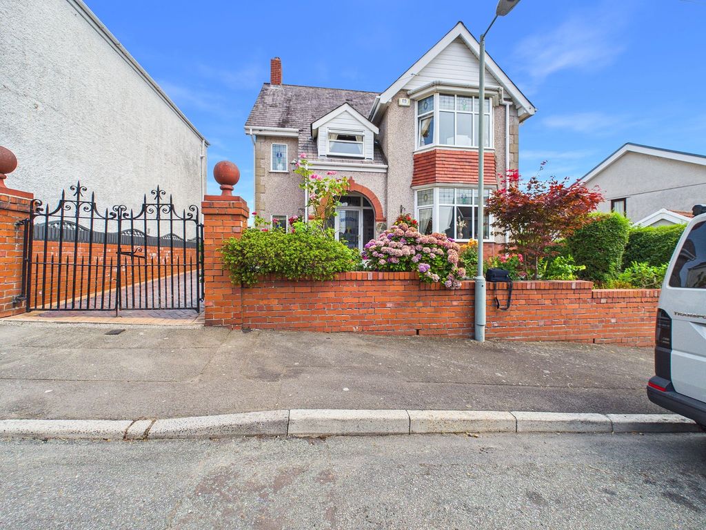 Property photo 1 of 39