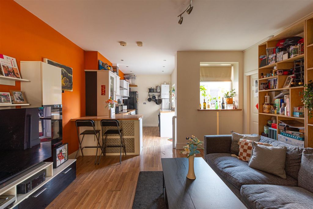 Property photo 2 of 18 Edit-4700.Jpg