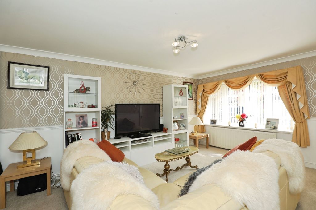 Property photo 2 of 20 Lounge
