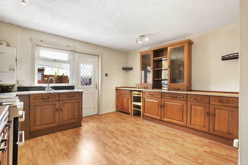Property photo 3 of 28