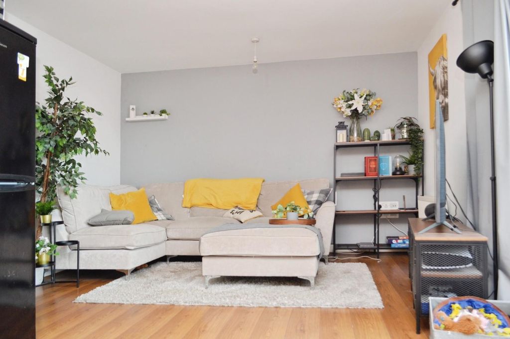 Property photo 2 of 11 Lounge Area