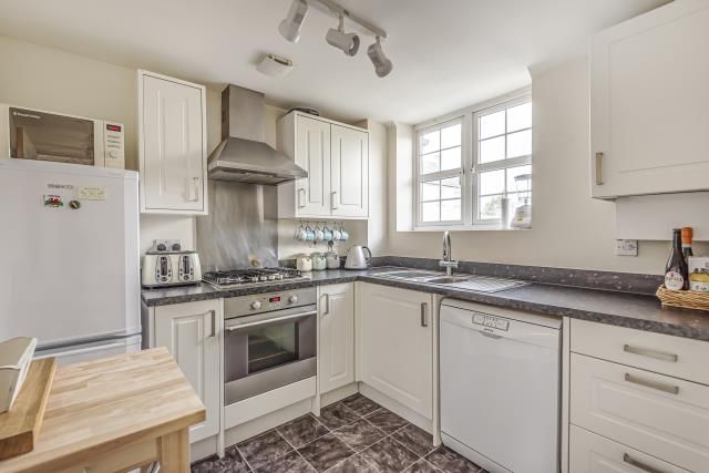 Property photo 2 of 10 Kitchen