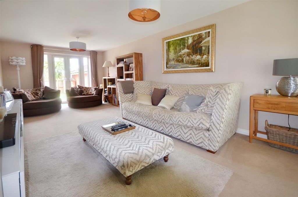 Property photo 3 of 12 Sitting Room