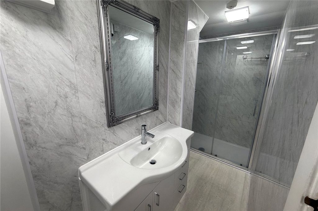 Property photo 3 of 7 Shower