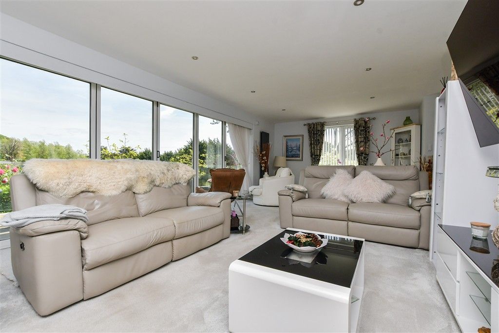 Property photo 3 of 25 Sitting Room