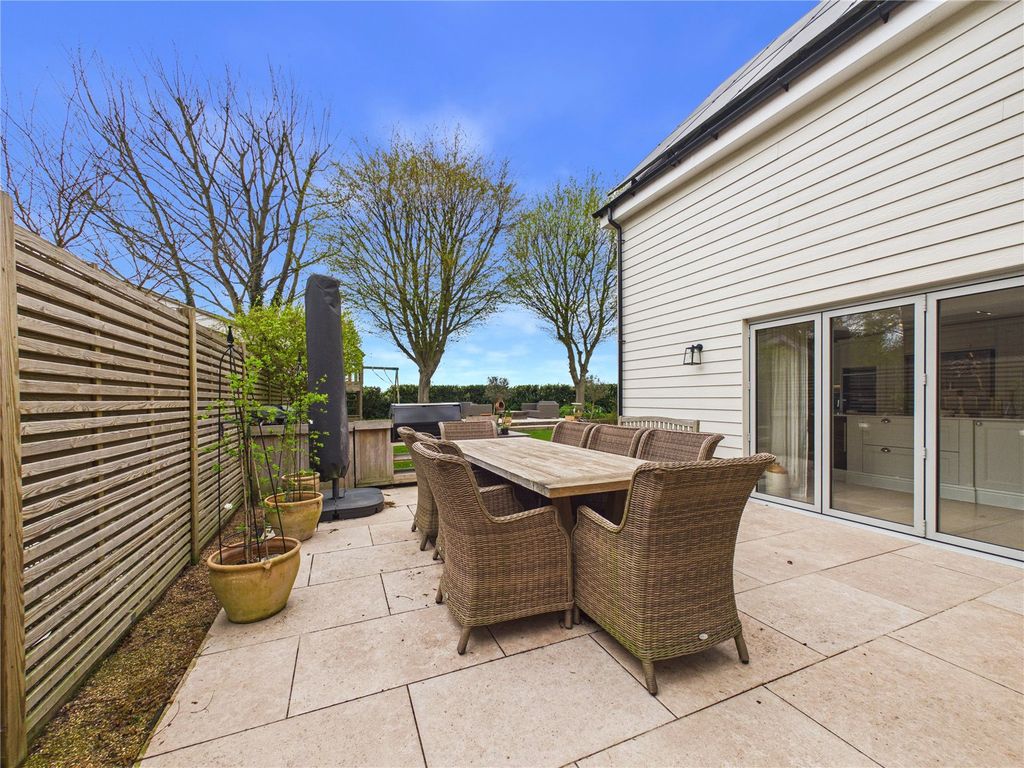 Property photo 3 of 23 Picture No. 04