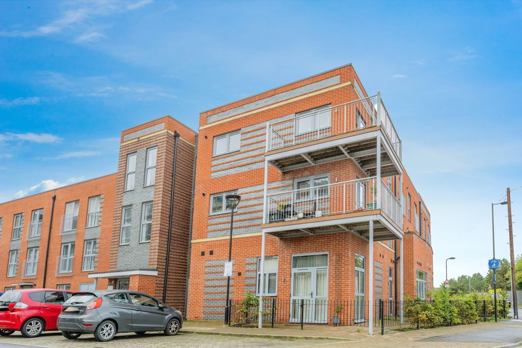 Property photo 1 of 17