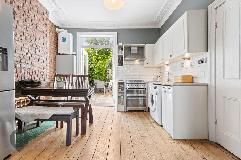 Property photo 3 of 6 Merton Road Lm-7.Jpg