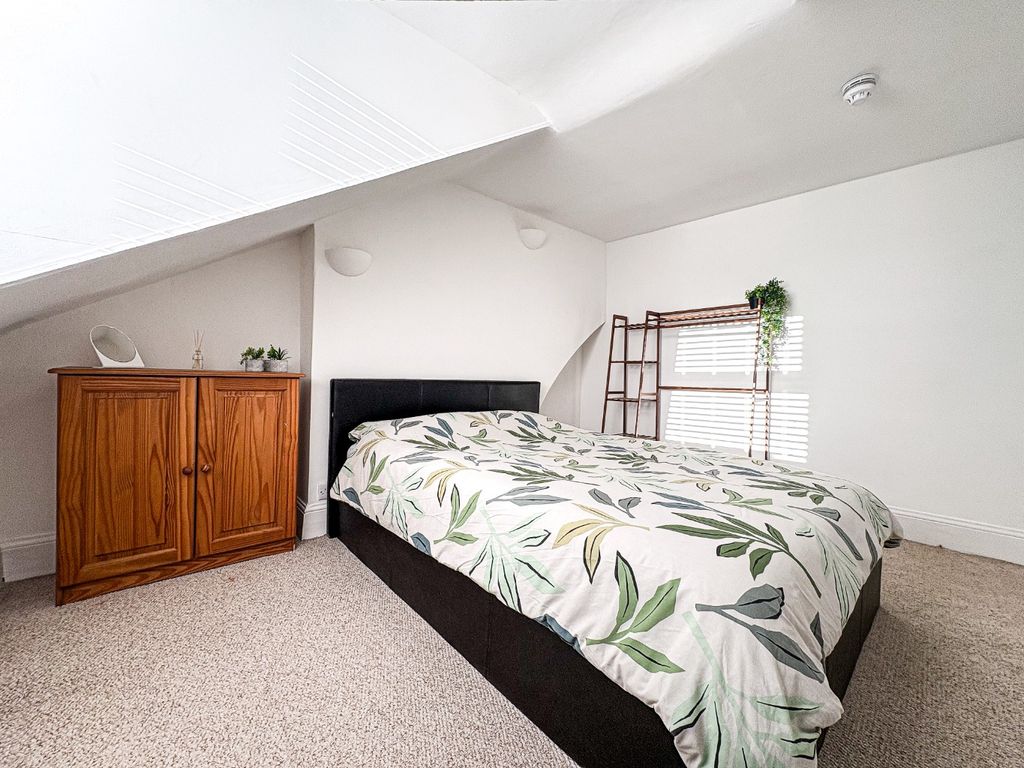 Property photo 2 of 10 4658822