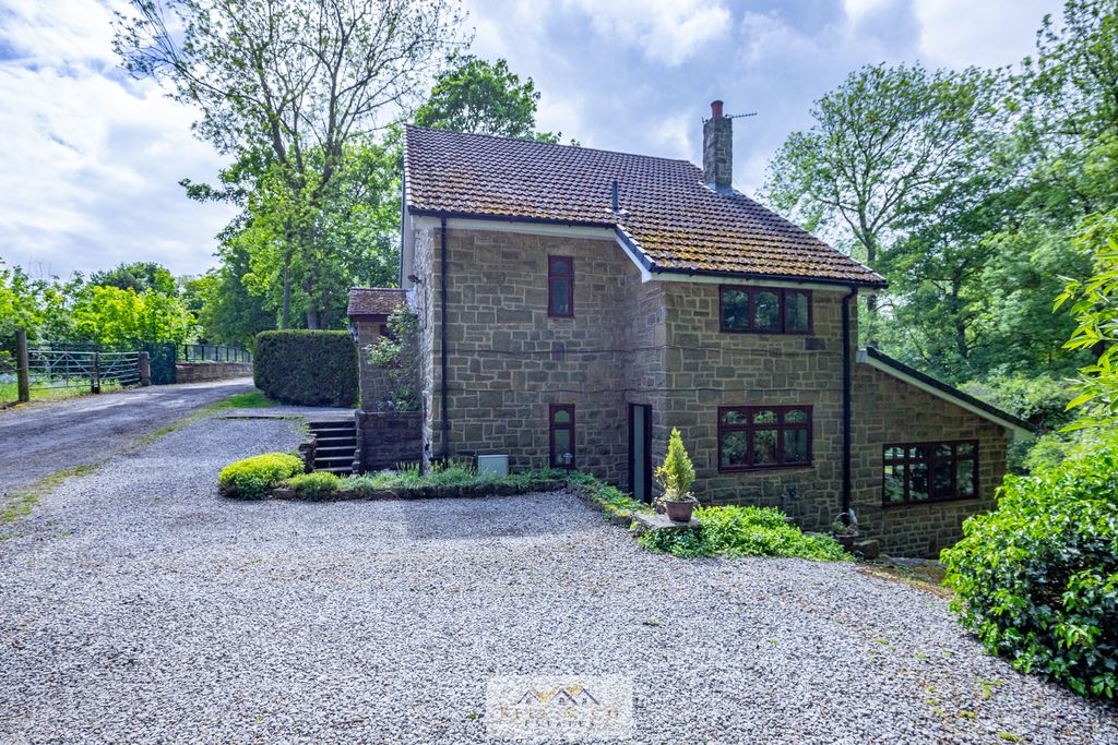 Property photo 2 of 33