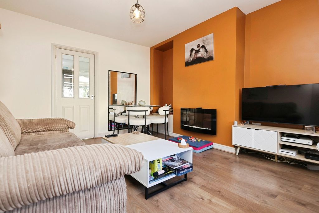 Property photo 2 of 17 Pbox-Img.Jpg