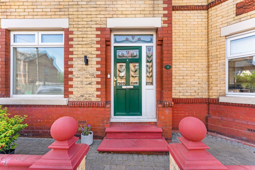 Property photo 2 of 39