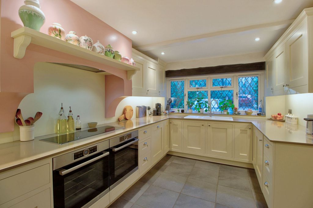 Property photo 3 of 28