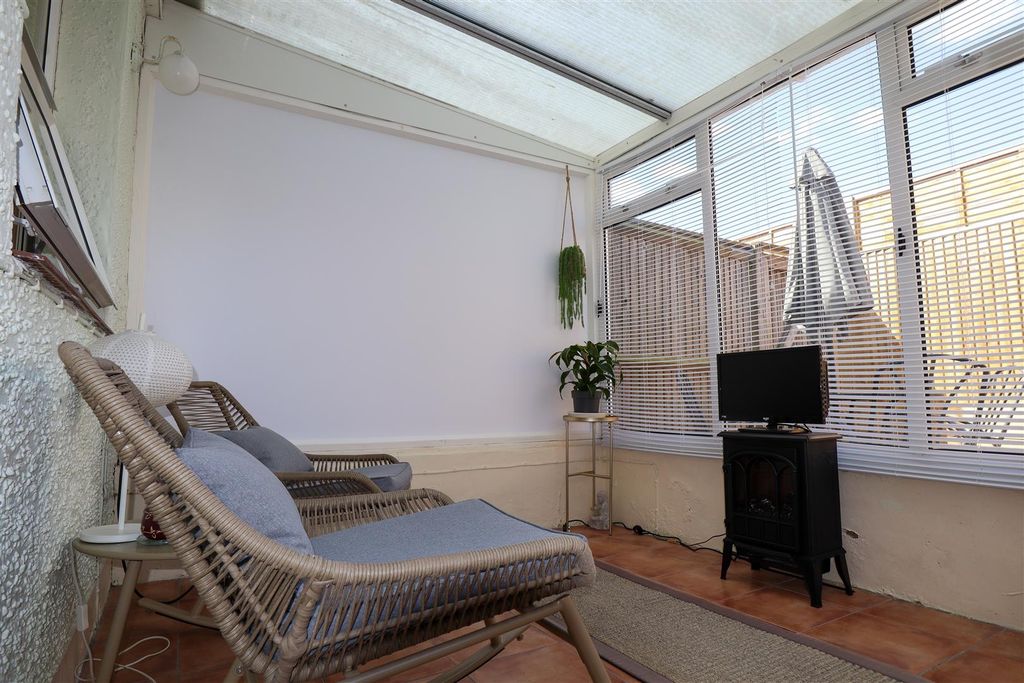 Property photo 3 of 13 Conservatory