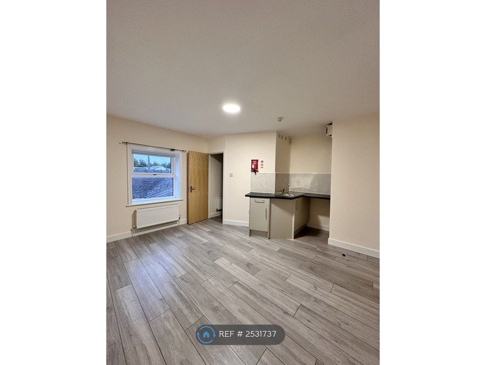 Property photo 3 of 5 Room 12