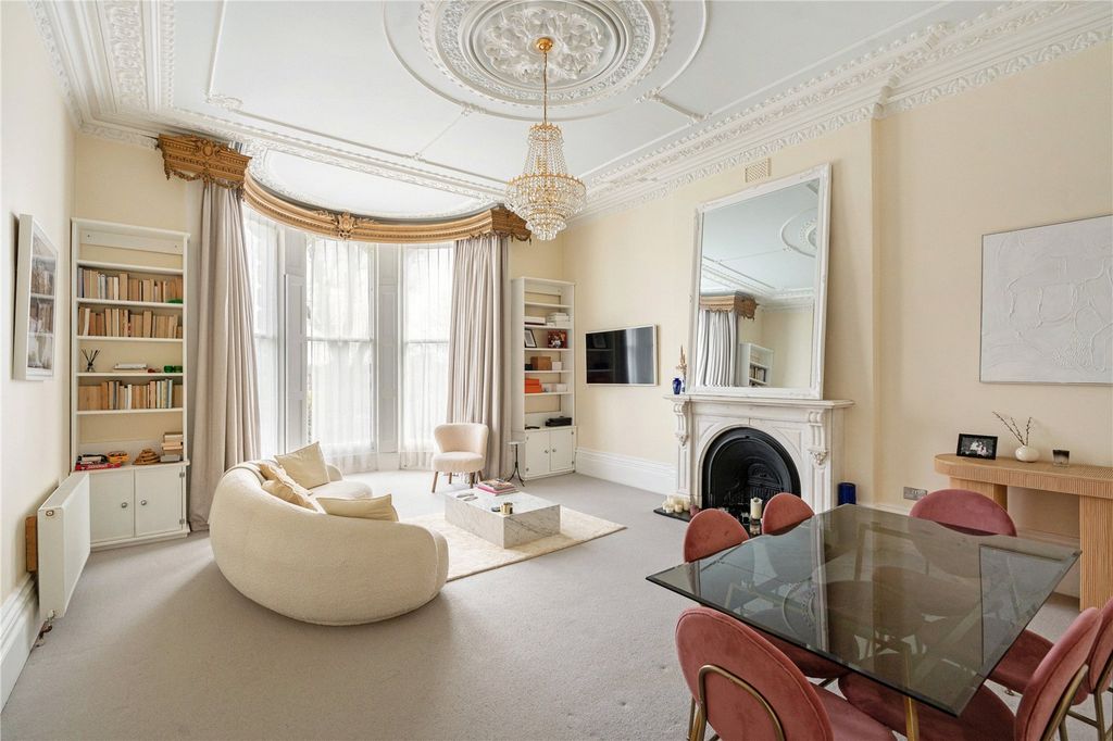 Property photo 2 of 10 Sitting Room