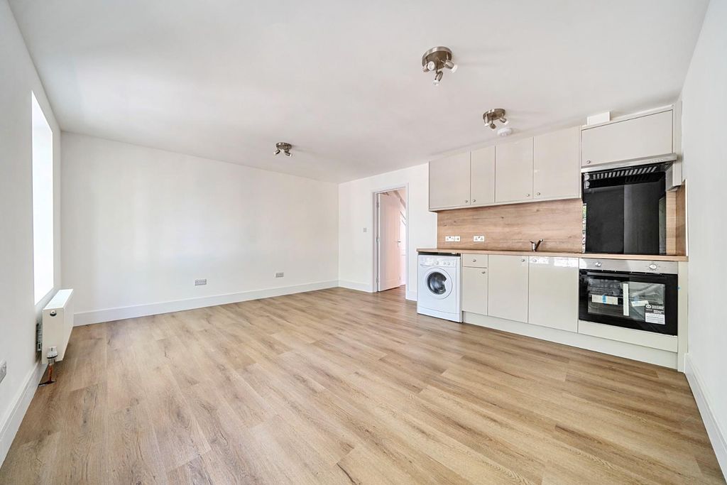Property photo 2 of 11 371.Jpg