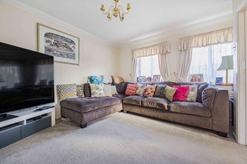 Property photo 2 of 21 Living Room