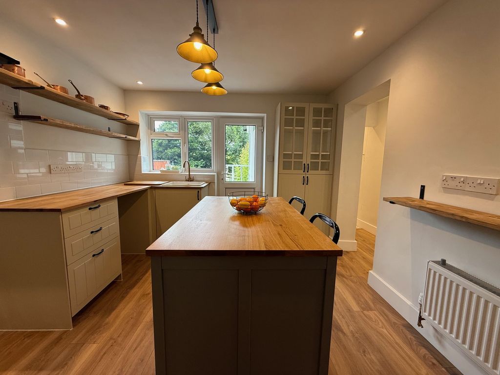 Property photo 3 of 16 Kitchen
