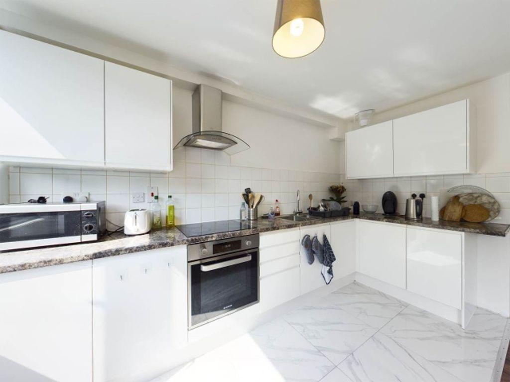 Property photo 2 of 15 Kitchen