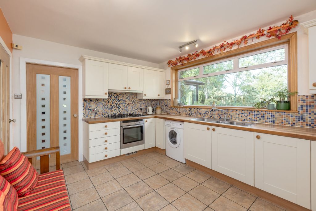 Property photo 3 of 27