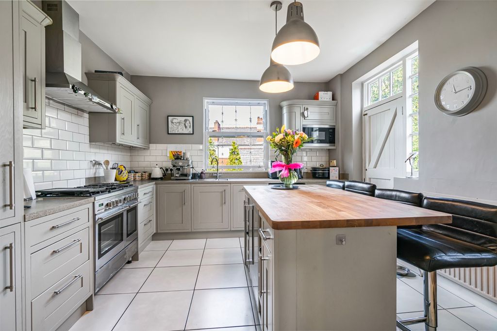 Property photo 3 of 35