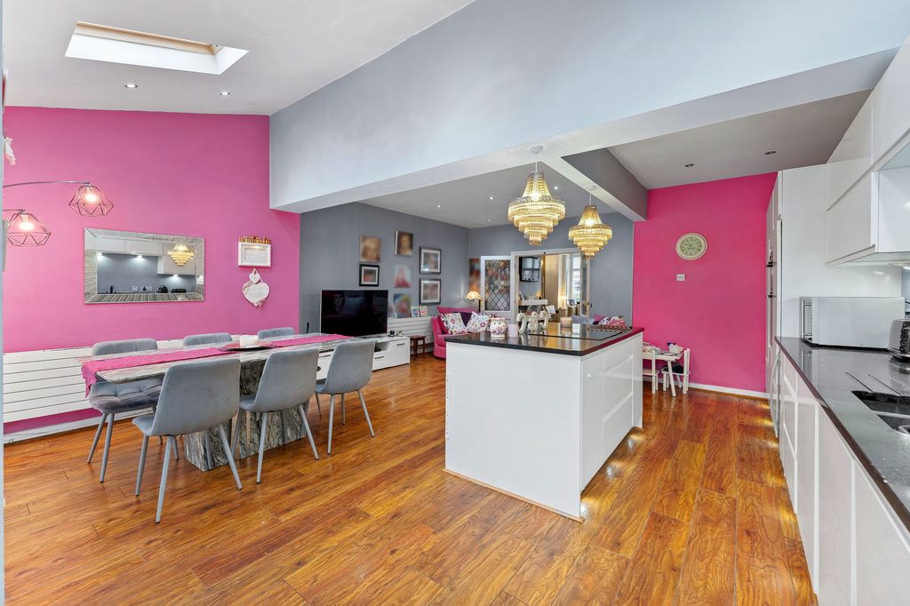 Property photo 3 of 25