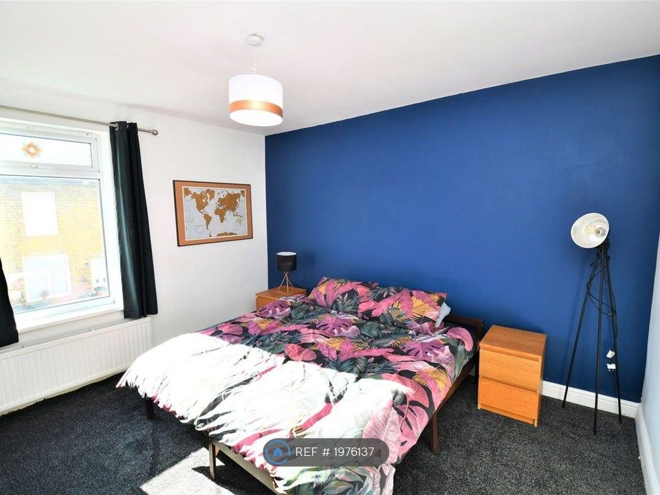 Property photo 3 of 9 Main Bedroom