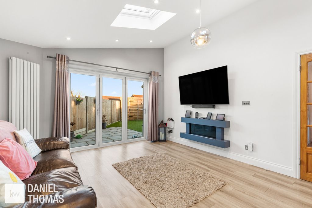 Property photo 2 of 22