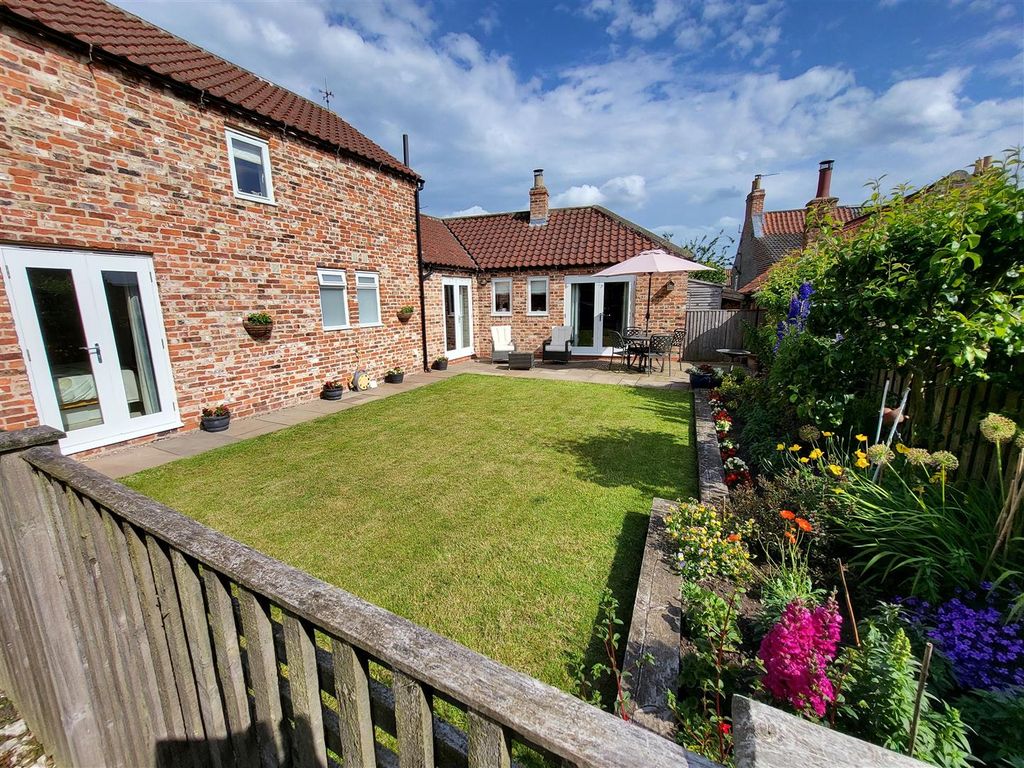 Property photo 2 of 28
