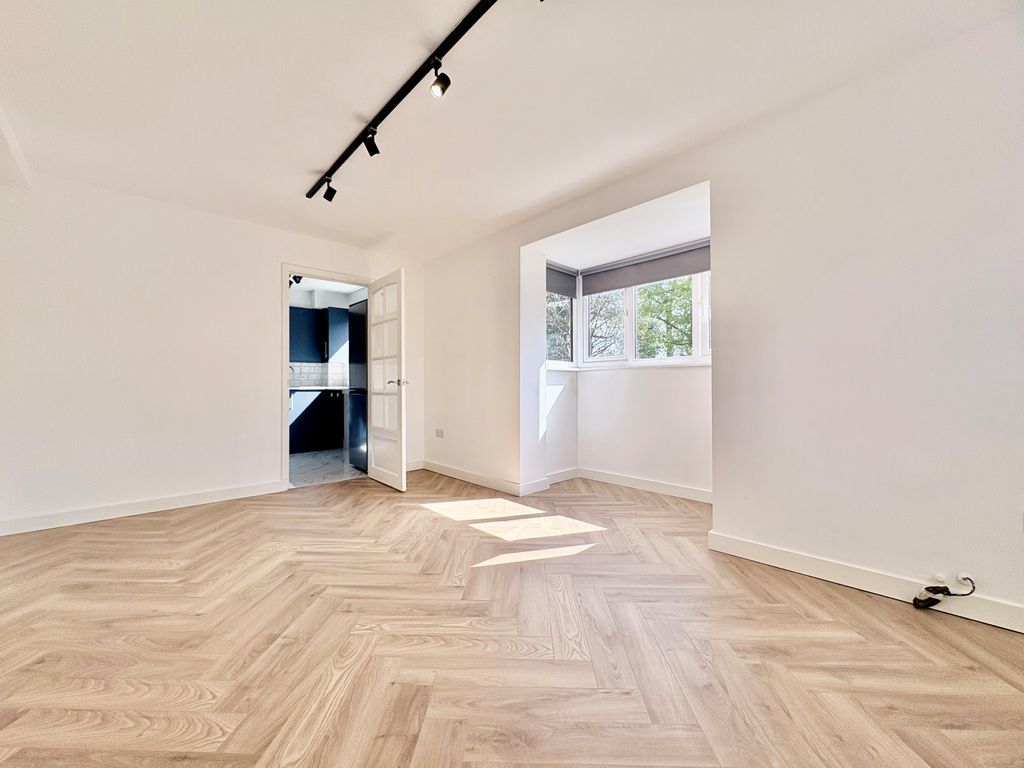 Property photo 3 of 12 Bathroom