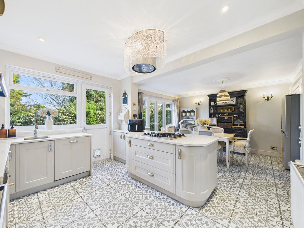 Property photo 2 of 31