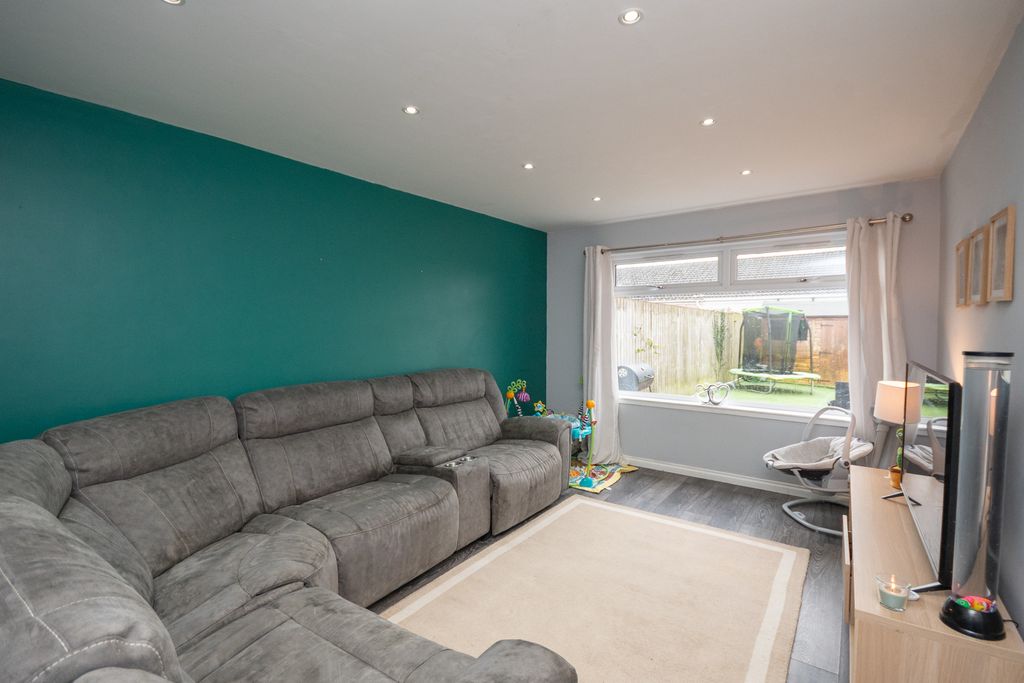 Property photo 2 of 15 Lounge