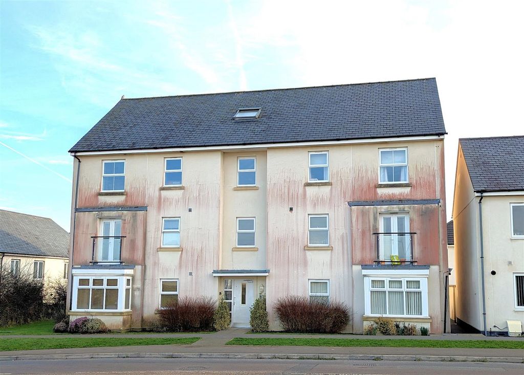Property photo 1 of 7 28 Littleldale Row