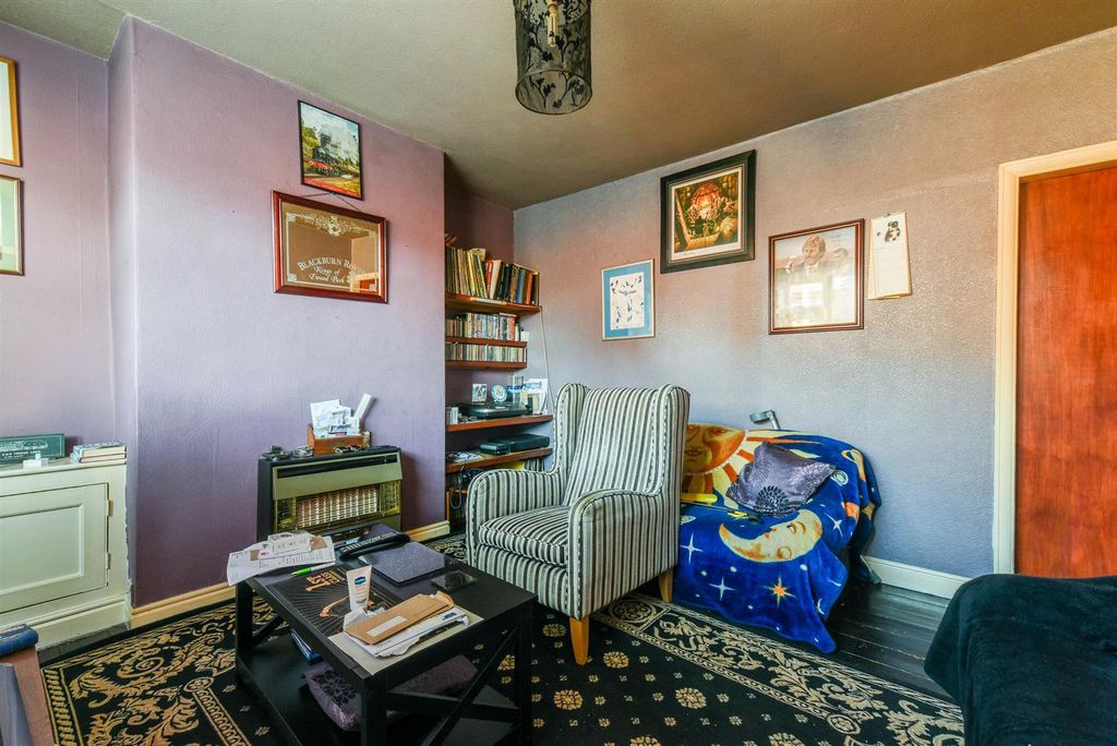 Property photo 2 of 14 Lounge