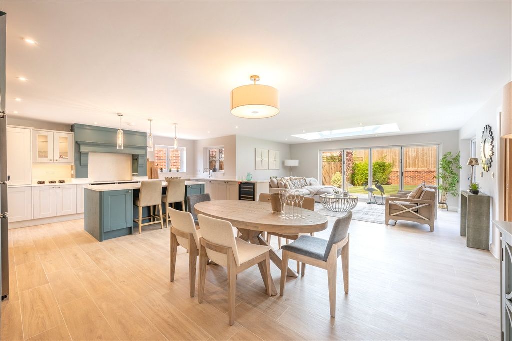 Property photo 2 of 41 Picture No. 74