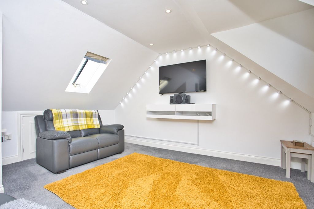 Property photo 3 of 9 Picture 3