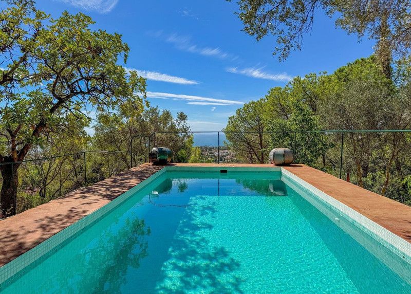 Property photo 1 of 42