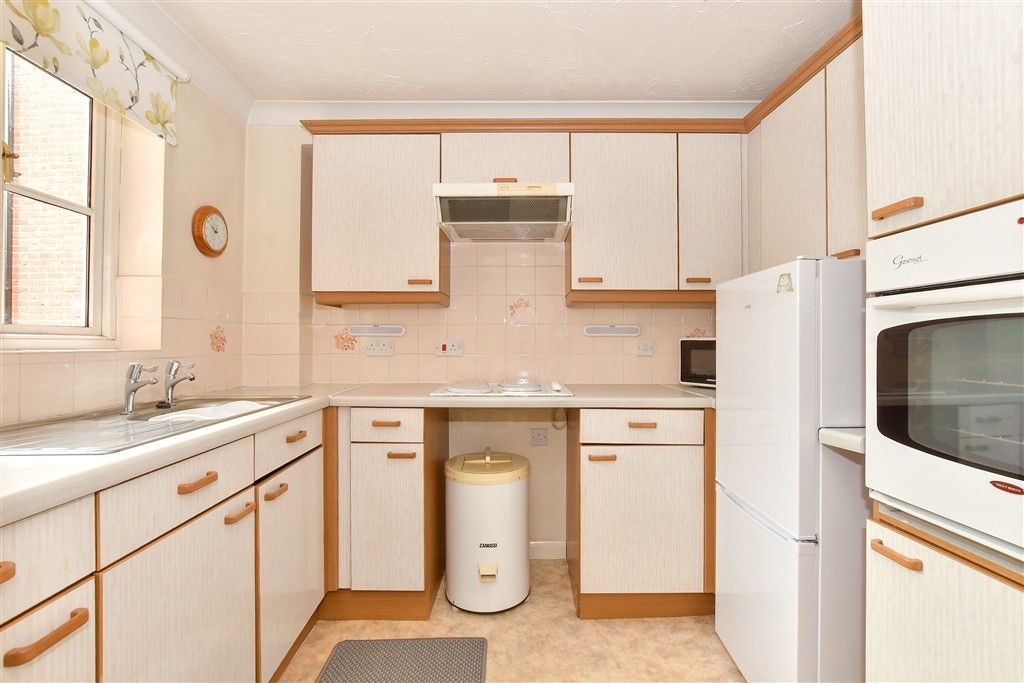 Property photo 1 of 8 Kitchen