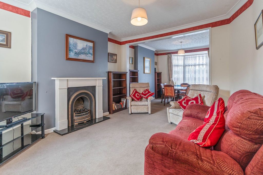 Property photo 3 of 34