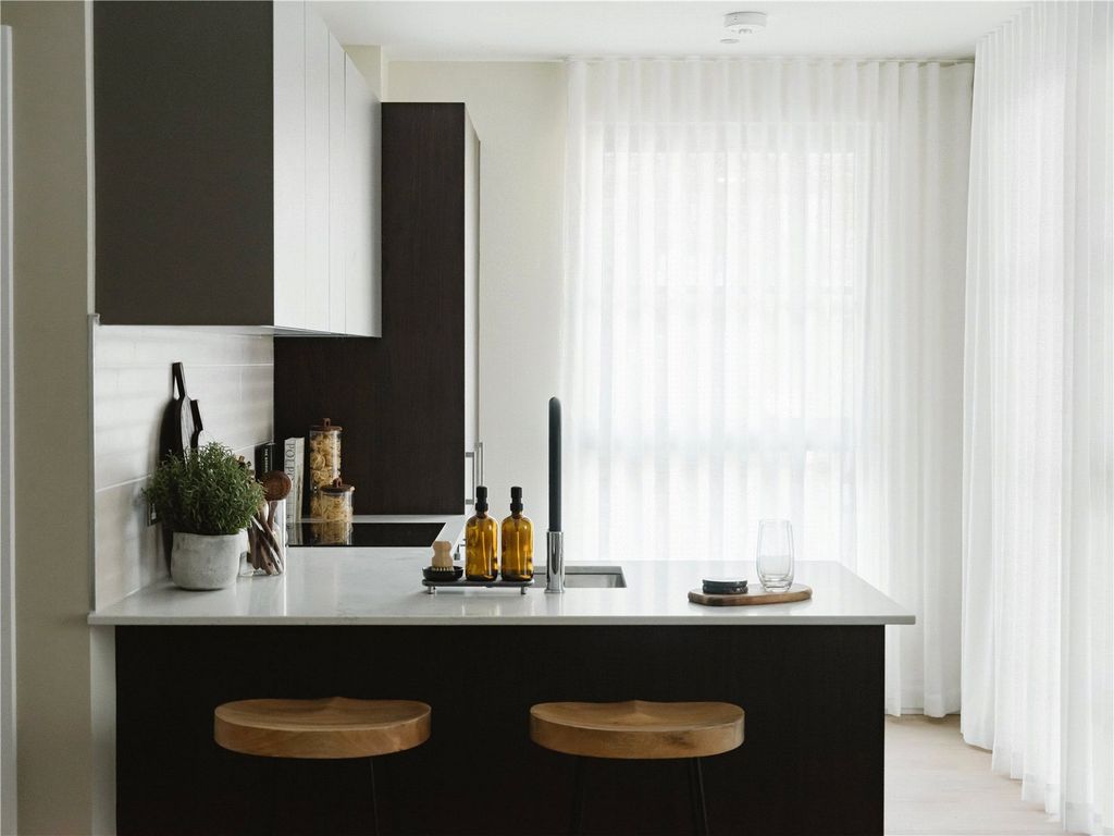 Property photo 3 of 11 Kitchen