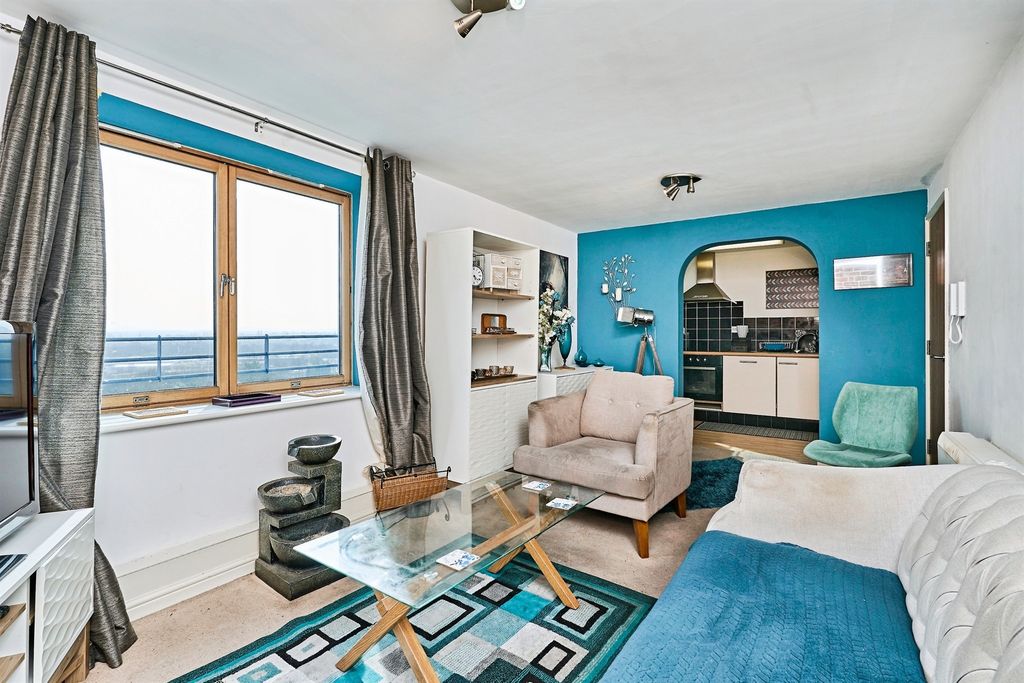 Property photo 3 of 12