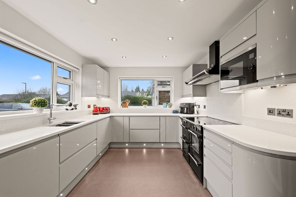 Property photo 3 of 33