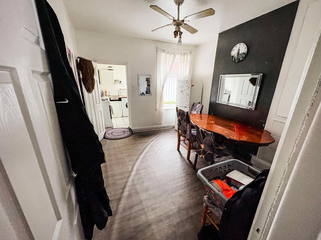 Property photo 3 of 11 Dining Room