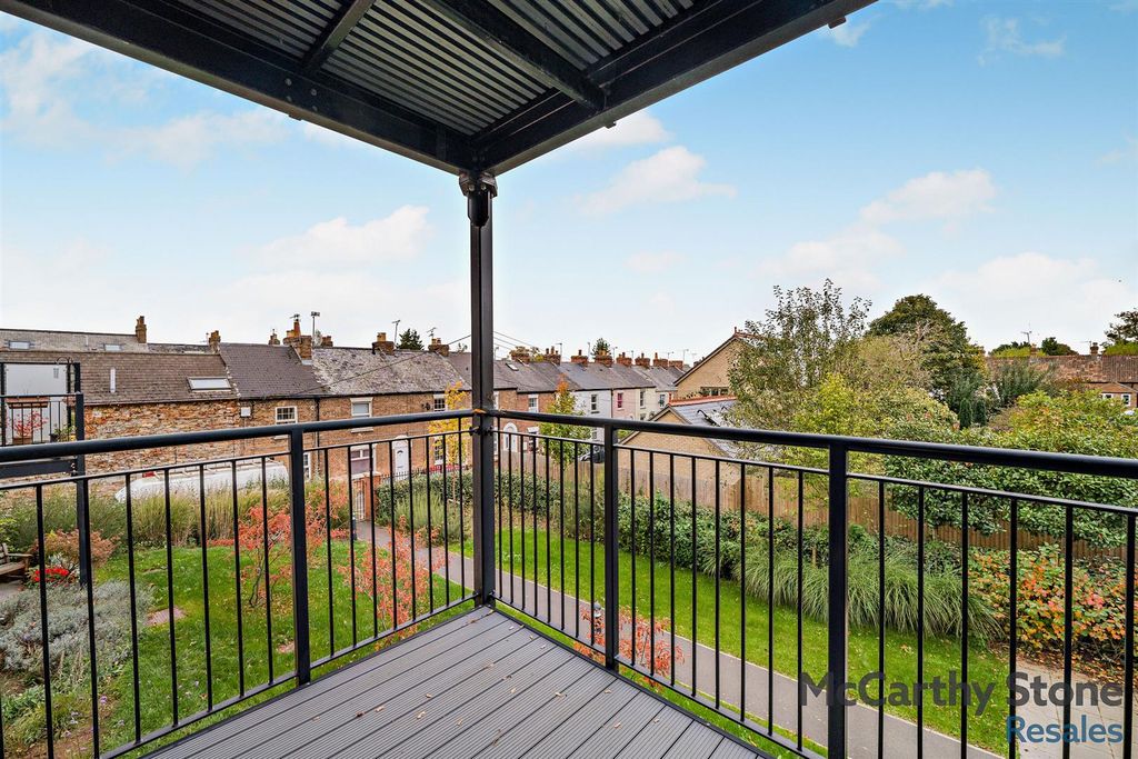 Property photo 2 of 18 Balcony