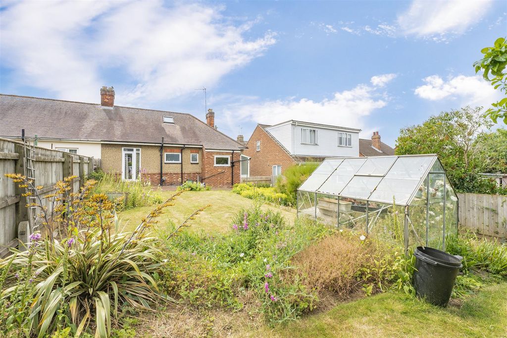 Property photo 2 of 18 Garden