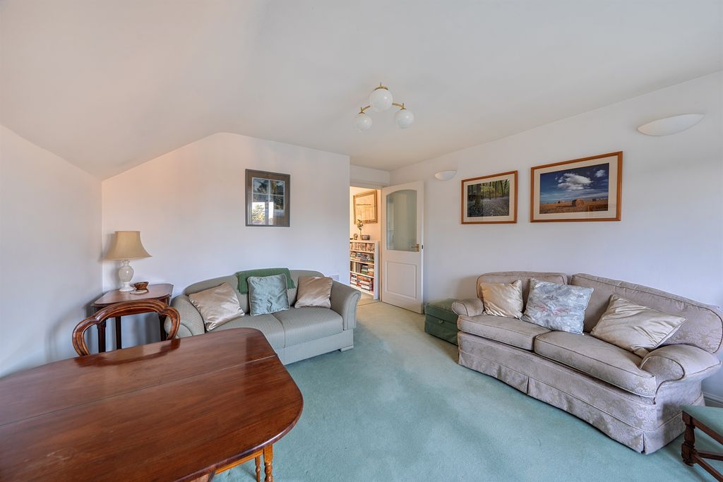 Property photo 3 of 11