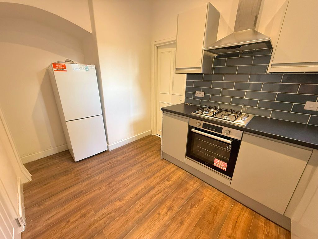 Property photo 2 of 7 Kitchen