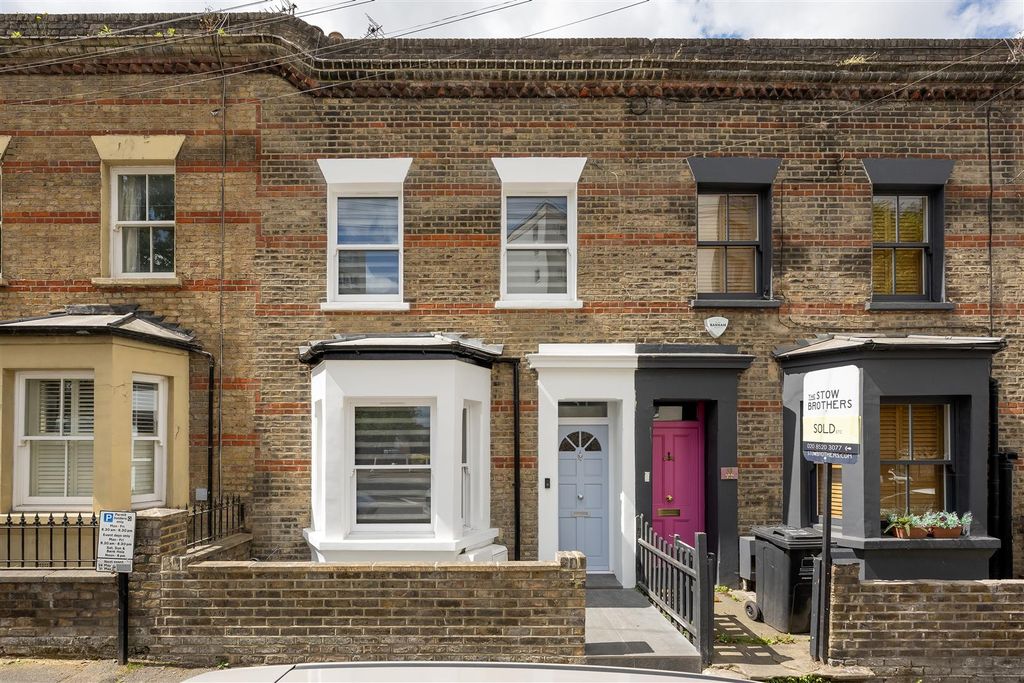 Property photo 1 of 27 Kenton Road, E9